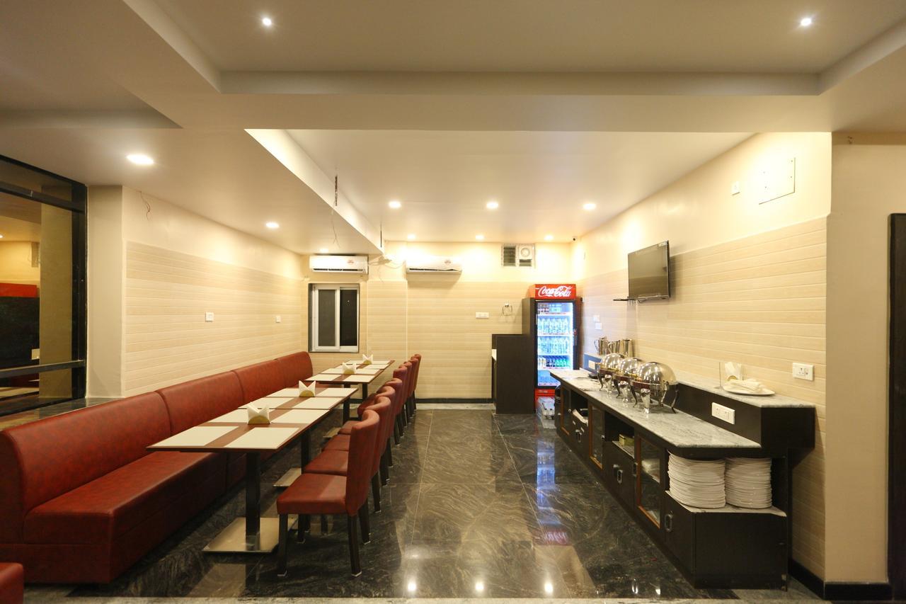 Oyo 15115 Hotel Ramcharan Residency Tirupati Luaran gambar